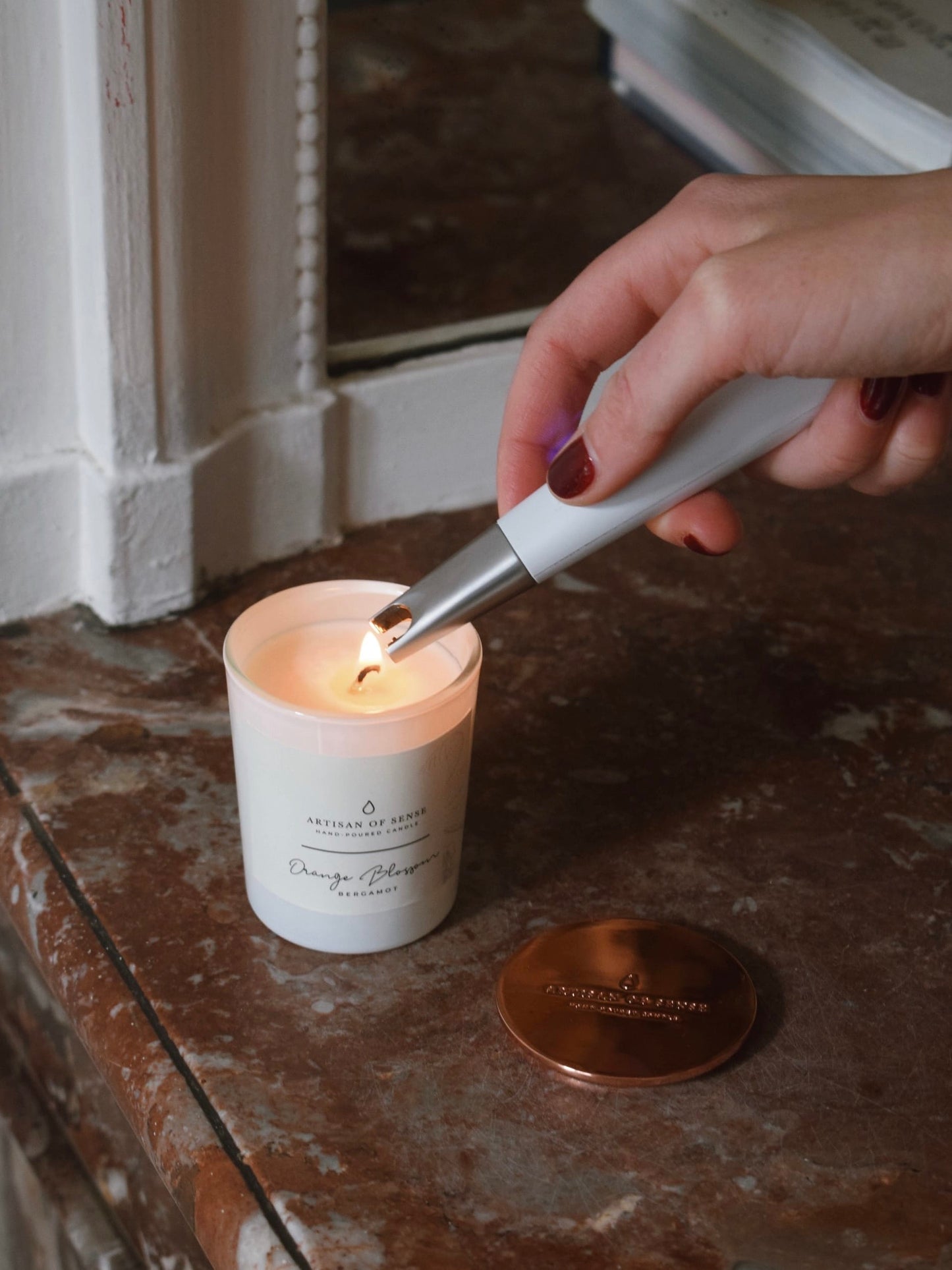 Environmentally friendly electric USB lighter, offering a sustainable and convenient way to ignite candles.
