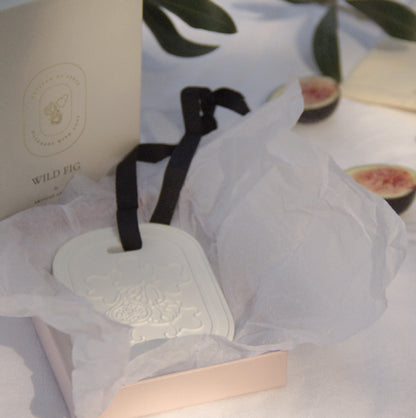 Sun-soaked fig and sophisticated floral bouquet scented clay diffuser, creating an aromatic ambiance.