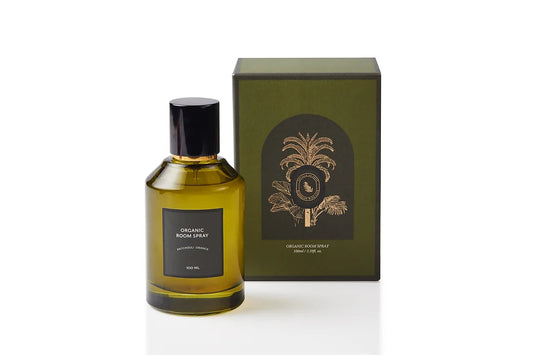 Long-lasting botanical spray made with natural ingredients and essential oils. Alcohol-free and eco-friendly. Use on body, in rooms, or on linens. Scent: Patchouli & Orange.
