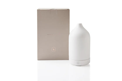 Modern ceramic diffuser for essential oils, designed to immerse you in healing and calming aromas.