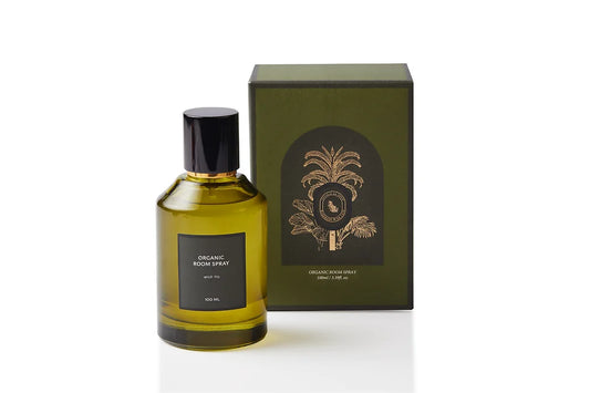 Gentle and long-lasting plant-based botanical spray with natural fragrance and no alcohol. Eco-friendly packaging, suitable for all-over use. Scent: Wild Fig.
