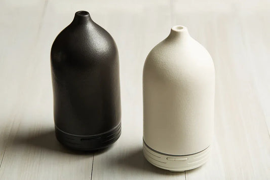 Modern ceramic diffuser for essential oils, designed to immerse you in healing and calming aromas.