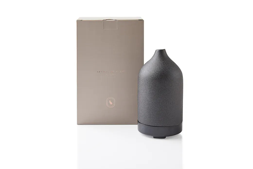Modern ceramic diffuser for essential oils, designed to immerse you in healing and calming aromas.